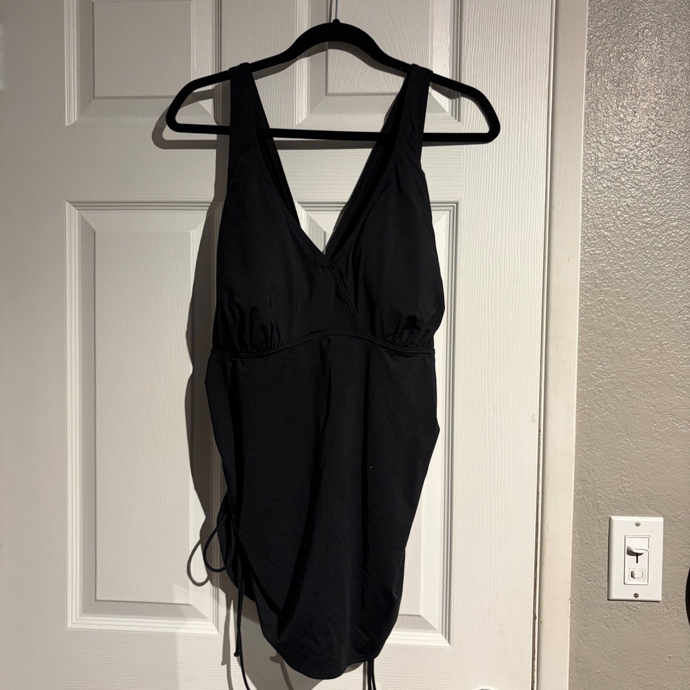 Lands End Womens Black Ruched Side Tankini Swim Top Plus Size 20W Cross Back